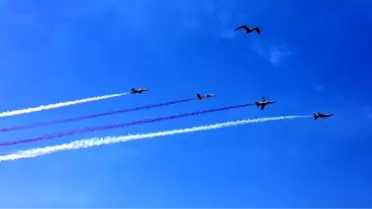Türk Yıldızları'ndan Of'ta nefes kesen gösteri