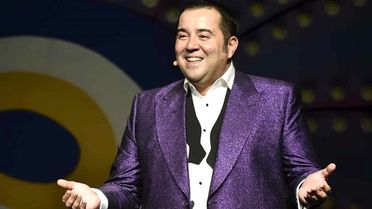 Ata Demirer'den güldüren doğum günü klibi