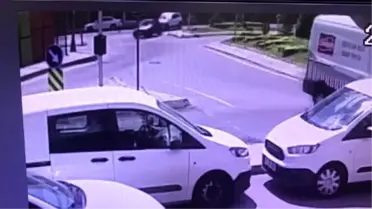 Aracın altında kalmaktan 8 saniye ile kurtuldu