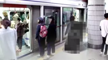 Ünlü spiker kadınların etek altından fotoğrafını çekerken yakalandı
