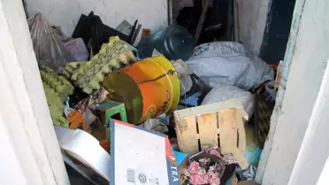 Aynı evden bu kez 10 kamyonet çöp çıktı