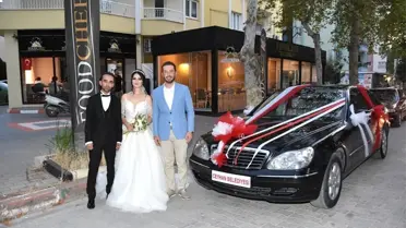 Başkanın makam aracı gelin arabası, kendisi de şoför oldu