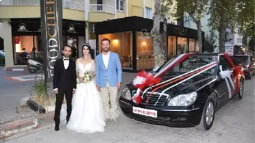 Başkanın makam aracı gelin arabası, kendisi de şoför oldu