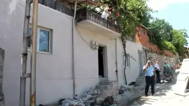 Evden 10 kamyonet çöp çıkarıldı