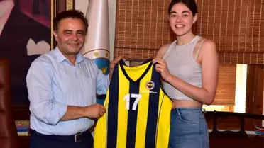 Başkan Şahin başarılı genç basketbolcuyu ağırladı
