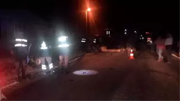İzmir'de 2 otomobil çarpıştı: 2 ölü, 1 ağır yaralı