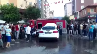 Park halindeki otomobile giren yılanı itfaiye çıkarttı