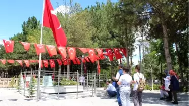 Ömer Halisdemir'in mezarı, ziyaretçi akınına uğruyor