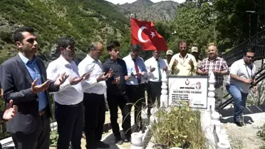 Şehit öğretmen Necmettin Yılmaz mezarı başında anıldı