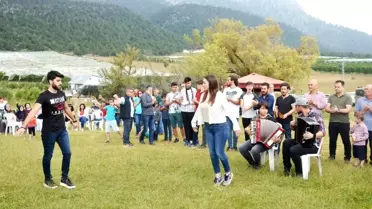 Yüzlerce Çerkes, yaz şenliğinde buluşup atalarını andı