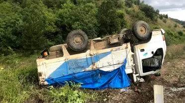 Karpuz yüklü kamyonet devrildi 2 yaralı