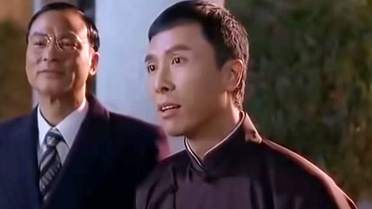 Ünlü oyuncu Simon Yam sahnede bıçaklandı
