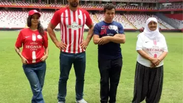 Antalyaspor formalarını tanıttı