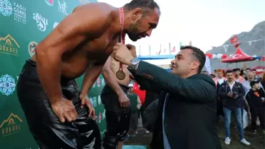 Gökbel'de başpehlivan Ali Gürbüz oldu