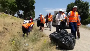 Van Gölü'nün Tatvan sahilinde çöp toplama kampanyası