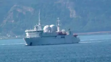 Fransız savaş gemisi Çanakkale Boğazı'ndan geçti