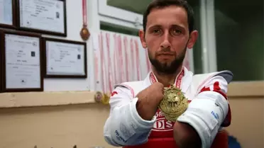 Kollarını kaybettikten sonra hayata spor ile tutundu