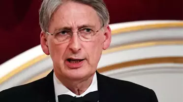 İngiltere Maliye Bakanı Hammond istifa etti