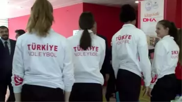 SPOR Bakan Kasapoğlu, şampiyon voleybolcuları kabul etti