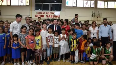 Başkan Beyoğlu'ndan yaz spor okullarına katılan çocuklara malzeme desteği