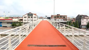 Bir modern üst geçit daha hizmete girdi