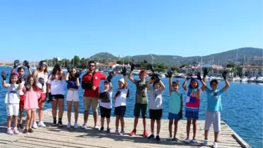 Foça'da öğrenciler sporla çevre temizliği yaptı