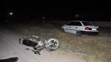 Motosiklet ile otomobil çarpıştı: 1'i ağır 2 yaralı