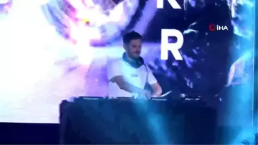 Ünlü Dj Burak Yeter: 'Biz 2 saat eğlendiririz, kendini Dj sananlar 10 dakika eğlendirir'