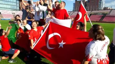 Özel sporculardan madalya yağmuru