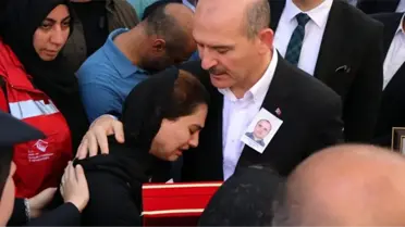 Şehidin eşini teselli eden Bakan Süleyman Soylu: O kahraman, sen de kahramansın