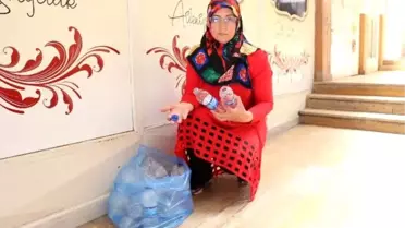 Annesinin ayağı kırıldı, engelliler için mavi kapak toplamaya başladı