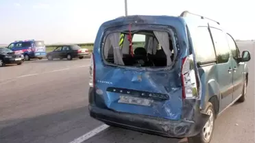 Bira yüklü kamyonet devrildi: 4 yaralı