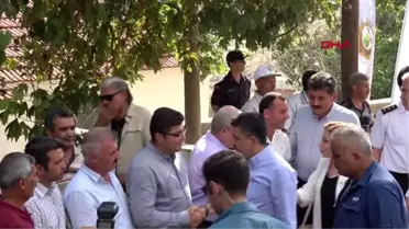 Yangın sonrası evsiz kalanları ziyaret eden Bakan Pakdemirli: Mevzuata takılmayın, sorunu çözün