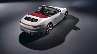 911 ailesinin yeni üyesi; 911 Carrera Coupé ve 911 Carrera Cabriolet