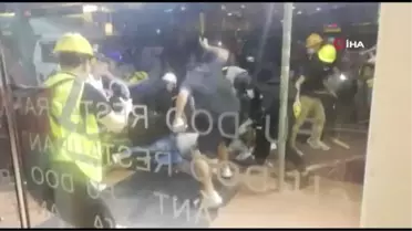 Hong Kong'da genel grevPolisten göstericilere göz yaşartıcı bomba100'den fazla uçuş iptal...