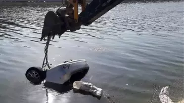 Otomobil sulama kanalına uçtu; sürücü boğuldu