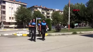 ÇORUM ZİLE BASIP, 'HIRSIZ' DİYEN POLİSLERE KAPIYI AÇTILAR