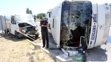 Yolcu midibüsü kamyonete çarptı: 11 yaralı