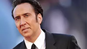 Dünyaca ünlü oyuncu Nicolas Cage, kendi kobralarının saldırısına uğradı