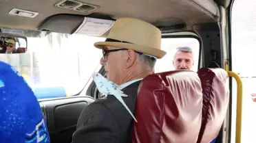 Her yere muhabbet kuşu 'Bayaz'la gidiyor