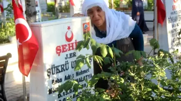Malatya'da şehitlikte hüzünlü bayram