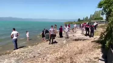 Serinlemek için girdiği gölde kayboldu