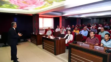 Isparta Belediyesi'nden muhtarlara deprem eğitimi