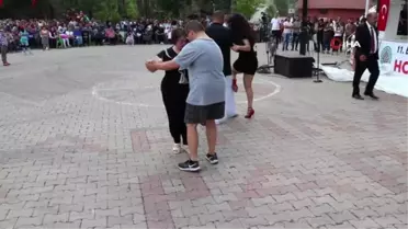Yozgatlı down sendromlu kuzenlerin tango gösterisi beğeni topladı