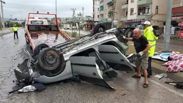 Aydınlatma direğine çarpan otomobilin sürücüsü yaralandı