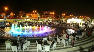 Vatandaşlar gece gündüz demeden Cumhuriyet Parkı'na gidiyor