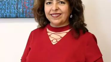 Hatice Yalçın: 'Ekranı olan cihazları çocuklara tamamen yasaklamak çözüm değildir'