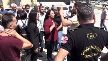 HDP'liler Van Büyükşehir Belediyesine girmek istedi, polis izin vermedi