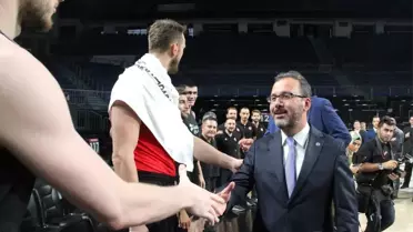 Bakan Kasapoğlu'ndan millilere ziyaret