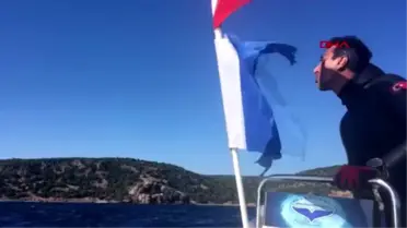 ÇANAKKALE Motoru bozulan lastik bottaki kaçaklar milli sporcu sayesinde kurtarıldı